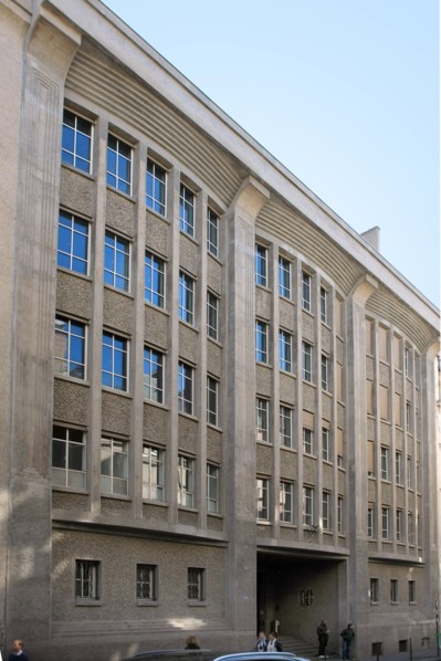 France, ile de france, paris 3e arrondissement, le marais, 106 rue du temple, ancien immeuble art deco des telecom, architecture, 
Date : 2011-2012