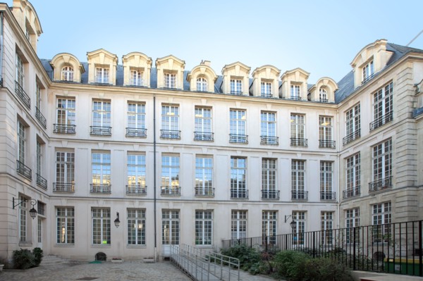 France, ile de france, paris 3e arrondissement, le marais, 54 rue de turenne, cour de l'hotel montresor, ecole, hotel particulier, 
Date : 2011-2012