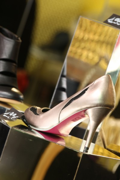 France, ile de france, paris 3e arrondissement, 27 rue charlot, boutique de chaussures Pring, creatrice, 
Date : 2011-2012