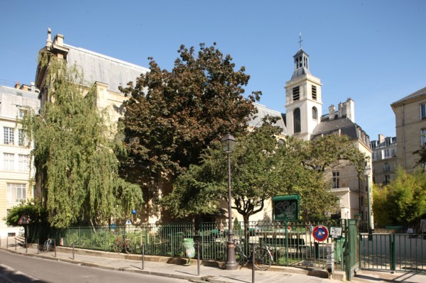 France, ile de france, paris 4e arrondissement, le marais, rue des blancs manteaux, eglise notre dame des blancs manteaux et square attenant, 
Date : 2011-2012
