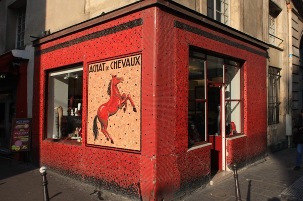 France, ile de france, paris 4e arrondissement, le marais, angle rue du roi de sicile et rue vieille du temple, ancien commerce de chevaux, boucherie chevaline, facade, mosaique, 
Date : 2011-2012