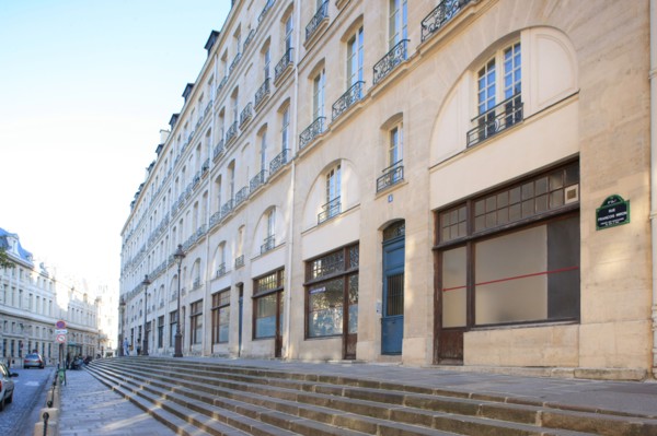 France, ile de france, paris 4e arrondissement, le marais, rue francois miron, immeuble du 2 au 14, pavillons, balcon avec motif de l'orme de saint gervais, 
Date : 2011-2012