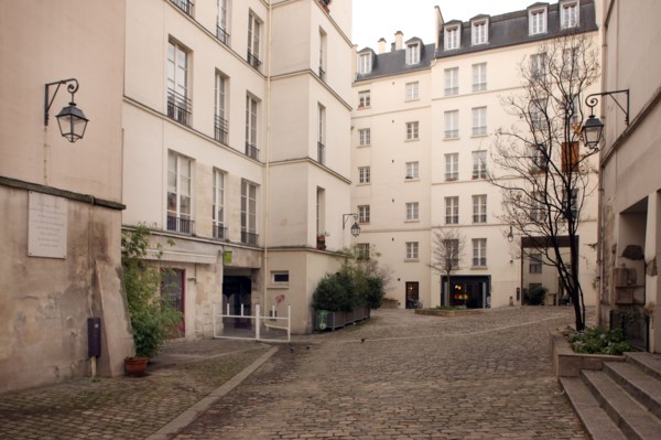 France, ile de france, paris 4e arrondissement, le marais, marche saint paul, cour rabelais, entree par la rue de l'ave maria, 
Date : 2011-2012