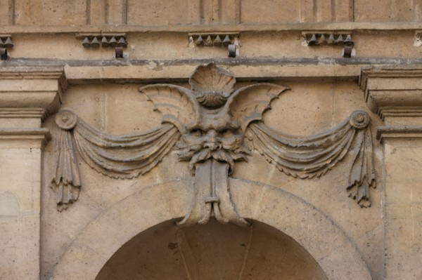 France, ile de france, paris 4e arrondissement, le marais, 7 rue de sevigne, caserne des pompiers de paris, hotel bouthillier de chavigny, hotel particulier, architecte francois mansart, detail aile d...