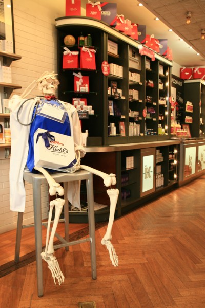 France, ile de france, paris 4e arrondissement, 15 rue des francs bourgeois, boutique kiehl's, cosmetique, l'oreal, harley davidson, 
Date : 2011-2012