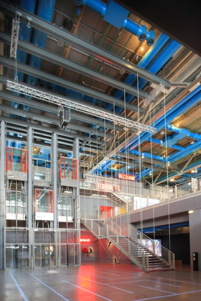 France, ile de france, paris 4 arrondissement, beaubourg, centre pompidou, architectes renzo piano et richard rogers, niveau -1, sous sol, ascenseurs, salles de projection.
Date : 2011-2012
