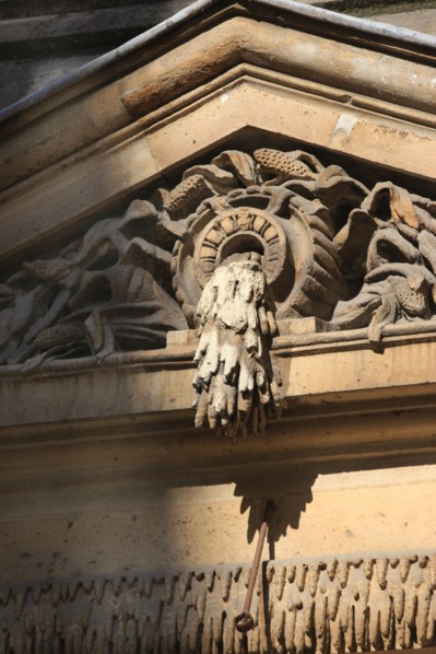France, ile de france, paris 4e arrondissement, le marais, impasse de la poissonnerie, fontaine de jarente, detail du fronton.
Date : 2011-2012