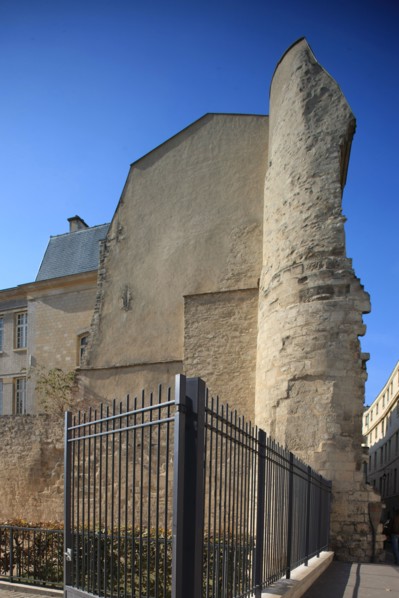 France, ile de france, paris 4e arrondissement, le marais, rue des jardins saint paul et rue charlemagne, vestiges du mur d'enceinte de philippe auguste.
Date : 2011-2012