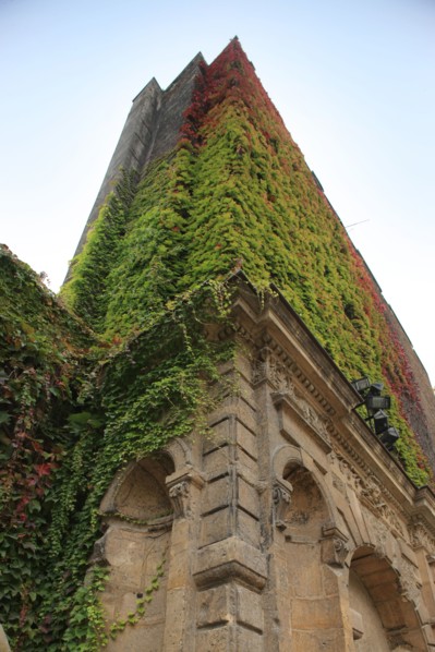 France, ile de france, paris 4e arrondissement, le marais, 62 rue saint antoine, hotel de bethune sully, centre des monuments nationaux, facade sur la seconde cour, angle du mur renard.
Date : 2011-20...