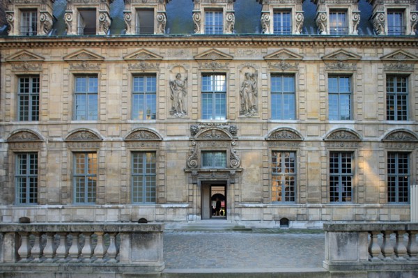 France, ile de france, paris 4e arrondissement, le marais, 62 rue saint antoine, hotel de bethune sully, centre des monuments nationaux, facade sur la seconde cour.
Date : 2011-2012