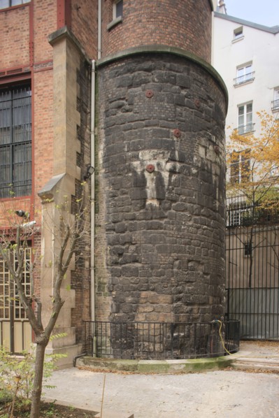 France, ile de france, paris 4e arrondissement, le marais, 57 rue des blancs manteaux, credit municipal, vestiges de la muraille de philippe auguste, tour.
Date : 2011-2012