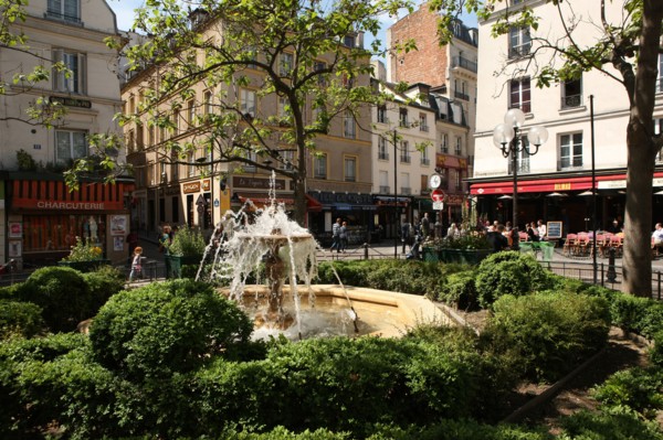 France, ile de france, paris 5e arrondissement, place de la contrescarpe, rue mouffetard, fontaine, terrasses de cafes.
Date : 2011-2012