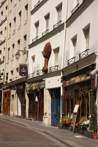France, ile de france, paris 5e arrondissement, rue mouffetard, detail, facade, mur.
Date : 2011-2012