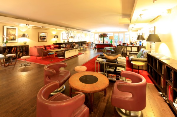 France, ile de france, paris 5e arrondissement, 23 rue victor cousin, cinema du pantheon, salon, decor, catherine deneuve.
Date : 2011-2012