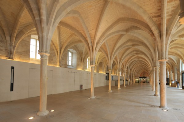 France, ile de france, paris 5e arrondissement, rue de poissy, college des bernardins, religion, architecte jm wilmotte, grande nef, piliers, voutes.
Date : 2011-2012