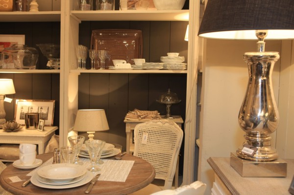 France, ile de france, paris 7e arrondissement, 102 rue du bac, boutique blanc d'ivoire, design, mobilier, decoration.
Date : 2011-2012