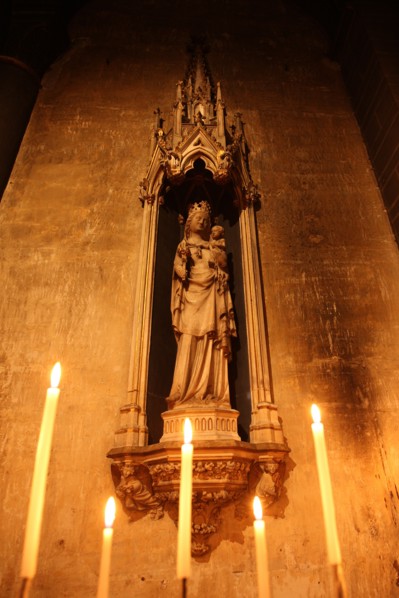 France, ile de france, paris 6e arrondissement, place saint germain des pres, eglise saint germain des pres, religion catholique, interieur, detail vierge a l'enfant dite notre dame de la consolation....