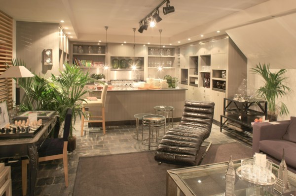 France, ile de france, paris 6e arrondissement place de furstenberg, magasin flamant, decoration, mobilier, design, ameublement.
Date : 2011-2012