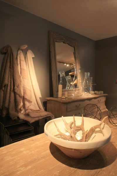 France, ile de france, paris 6e arrondissement place de furstenberg, magasin flamant, decoration, mobilier, design, ameublement.
Date : 2011-2012