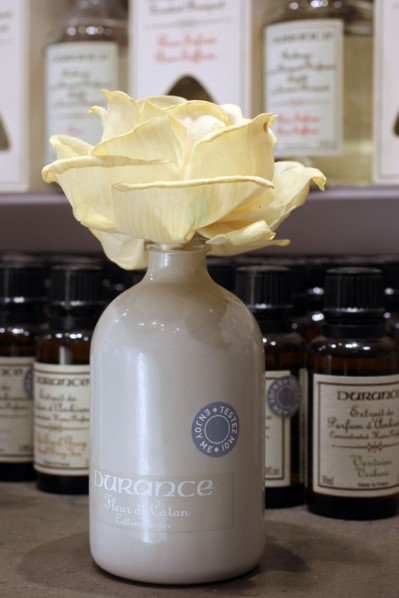 France, ile de france, paris 6e arrondissement, 5 rue brea, boutique durance, parfums d'interieur.
Date : 2011-2012