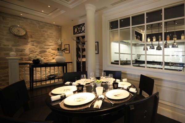 France, ile de france, paris 6e arrondissement, 9 rue de l'Ecole de Medecine, creperie restaurant, compagnie de bretagne, decoration de pierre yves rochon, architecte.
Date : 2011-2012