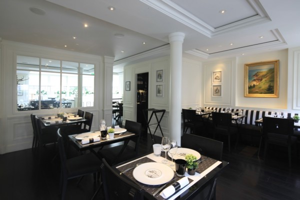 France, ile de france, paris 6e arrondissement, 9 rue de l'Ecole de Medecine, creperie restaurant, compagnie de bretagne, decoration de pierre yves rochon, architecte.
Date : 2011-2012