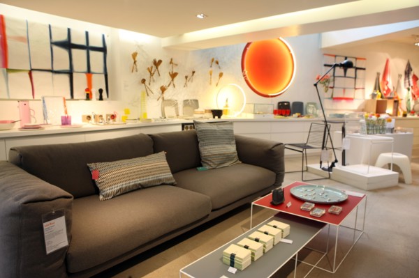 France, ile de france, paris 7e arrondissement, 26 boulevard raspail, boutique sentou, mobilier, design, sieges, luminaires, decoration.
Date : 2011-2012