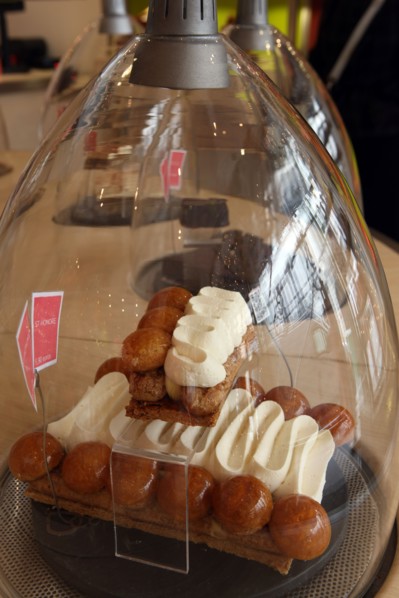 France, ile de france, paris 7e arrondissement, 93 rue du bac, la patisserie des reves, philippe conticini, gateaux, gastronomie.
Date : 2011-2012