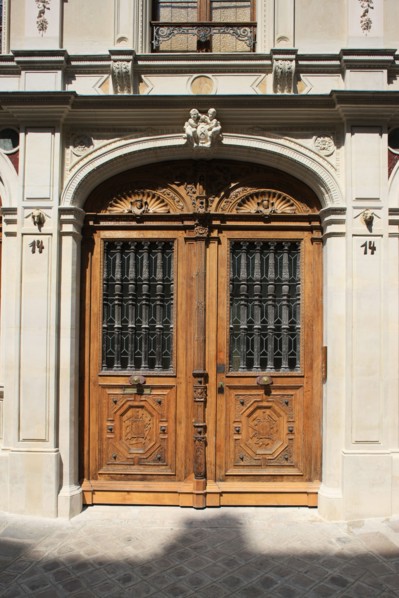 France, ile de france, paris 7e arrondissement, 14 rue vaneau, maison de 1835 neo renaissance, philibert delorme, architecture, decor, renovation, porte.
Date : 2011-2012