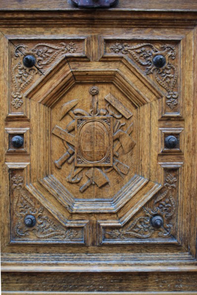 France, ile de france, paris 7e arrondissement, 14 rue vaneau, maison de 1835 neo renaissance, philibert delorme, architecture, decor, renovation, detail sculpture, porte.
Date : 2011-2012