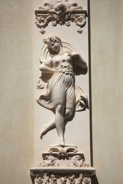 France, ile de france, paris 7e arrondissement, 14 rue vaneau, maison de 1835 neo renaissance, philibert delorme, architecture, decor, renovation, detail sculpture.
Date : 2011-2012