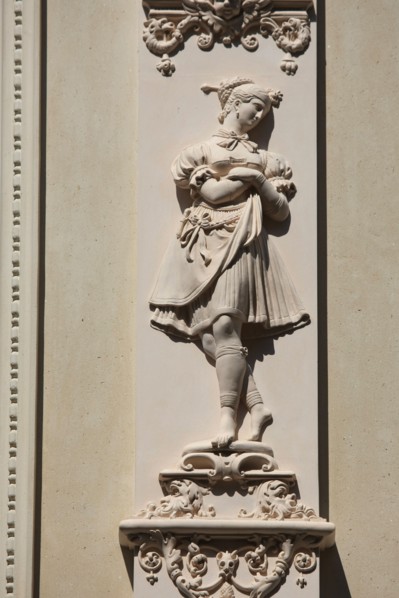France, ile de france, paris 7e arrondissement, 14 rue vaneau, maison de 1835 neo renaissance, philibert delorme, architecture, decor, renovation, detail sculpture.
Date : 2011-2012