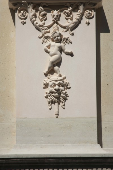 France, ile de france, paris 7e arrondissement, 14 rue vaneau, maison de 1835 neo renaissance, philibert delorme, architecture, decor, renovation, detail sculpture.
Date : 2011-2012