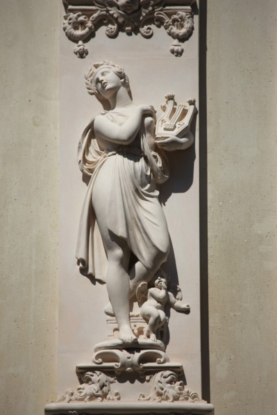 France, ile de france, paris 7e arrondissement, 14 rue vaneau, maison de 1835 neo renaissance, philibert delorme, architecture, decor, renovation, detail sculpture.
Date : 2011-2012