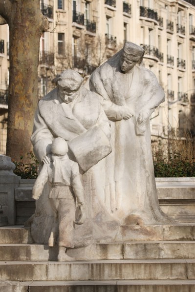 France, ile de france, paris 7e arrondissement, square boucicaut, statue marguerite boucicaut, bon marche.
Date : 2011-2012
