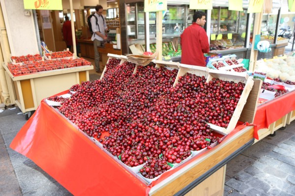 France, ile de france, paris, 7e arrondissement, rue cler, marche, fruits et legumes.
Date : 2011-2012