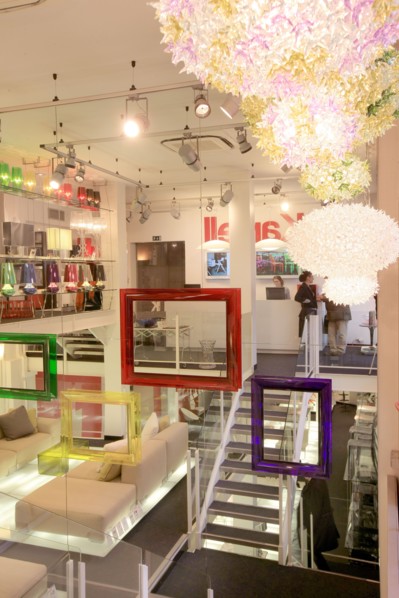 France, ile de france, paris 7e arrondissement, 242 boulevard saint germain, showroom kartell, design, mobilier, decoration

Date : 2011-2012