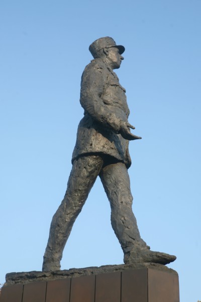 Statue du General de Gaulle, par Jean Cardot.
Paris 8e arrondissement, avenue des champs elysees
Date : 2011-2012