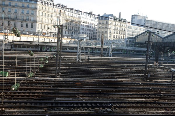 France, ile de france, paris 8e arrondissement, gare saint lazare, train, voies ferrees, sncf, rail,  place de l'europe

Date : 2011-2012