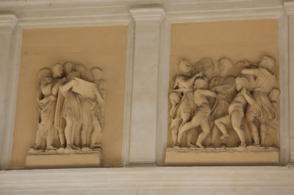 France, ile de france, paris 8e arrondissement, 7 rue tronchet, hotel de pourtales, club sfr, entree, couloir, decor mur

Date : 2011-2012