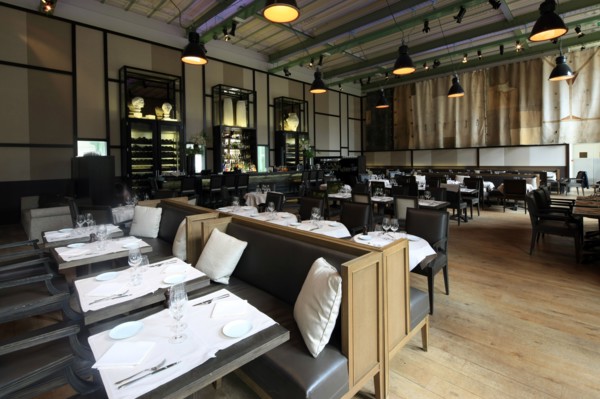 France, ile de france, paris 8e arrondissement, avenue winston churchill, le minipalais, restaurant du grand palais, terrasse, colonnes, gastronomie

Date : 2011-2012