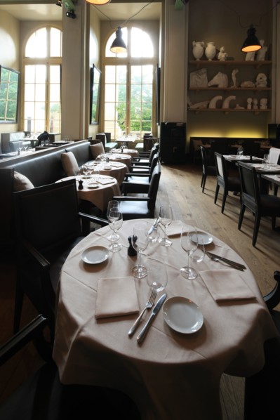 France, ile de france, paris 8e arrondissement, avenue winston churchill, le minipalais, restaurant du grand palais, terrasse, colonnes, gastronomie

Date : 2011-2012