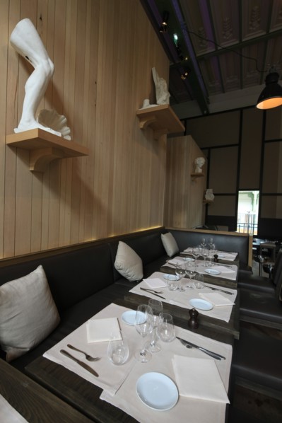 France, ile de france, paris 8e arrondissement, avenue winston churchill, le minipalais, restaurant du grand palais, terrasse, colonnes, gastronomie

Date : 2011-2012