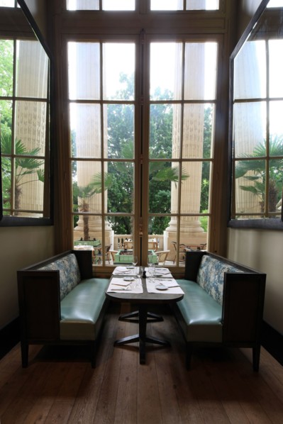 France, ile de france, paris 8e arrondissement, avenue winston churchill, le minipalais, restaurant du grand palais, terrasse, colonnes, gastronomie

Date : 2011-2012