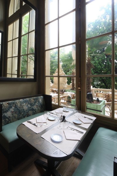France, ile de france, paris 8e arrondissement, avenue winston churchill, le minipalais, restaurant du grand palais, terrasse, colonnes, gastronomie

Date : 2011-2012