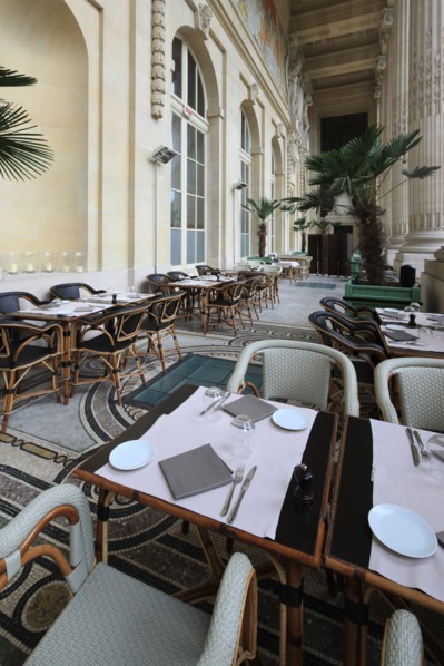 France, ile de france, paris 8e arrondissement, avenue winston churchill, le minipalais, restaurant du grand palais, terrasse, colonnes, gastronomie

Date : 2011-2012