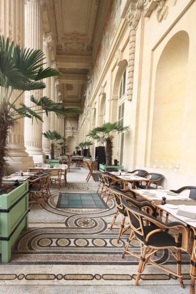 France, ile de france, paris 8e arrondissement, avenue winston churchill, le minipalais, restaurant du grand palais, terrasse, colonnes, gastronomie

Date : 2011-2012