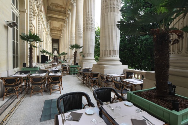 France, ile de france, paris 8e arrondissement, avenue winston churchill, le minipalais, restaurant du grand palais, terrasse, colonnes, gastronomie

Date : 2011-2012
