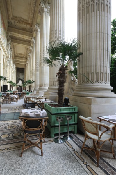 France, ile de france, paris 8e arrondissement, avenue winston churchill, le minipalais, restaurant du grand palais, terrasse, colonnes, gastronomie

Date : 2011-2012