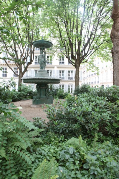 France, ile de france, paris, 9e arrondissement , cite de trevise, detail square et facades

Date : 2011-2012